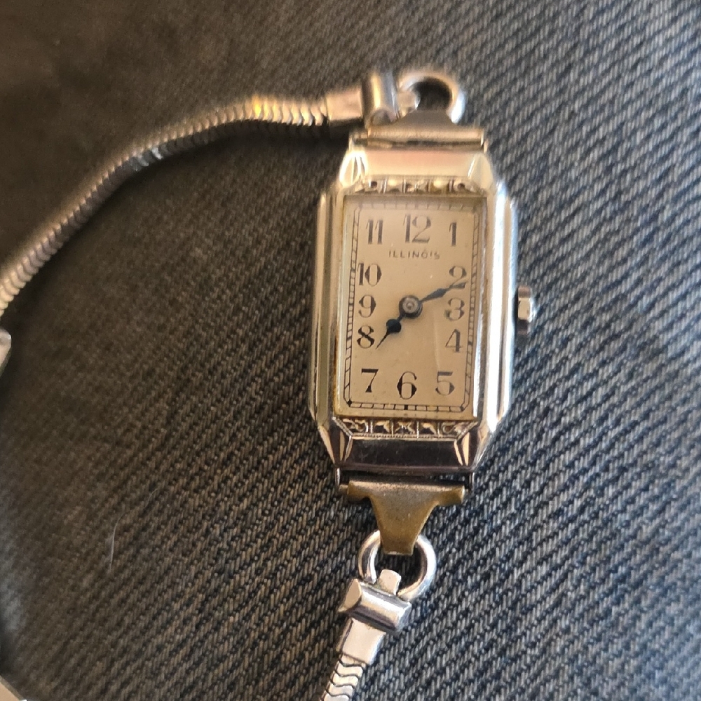 Illinois Silver-tone Vintage Rectangular Wristwat… - image 1